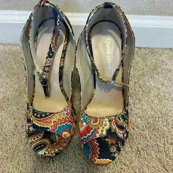 Colorful Paisley Open-Toe Heels - Picture 4 of 4